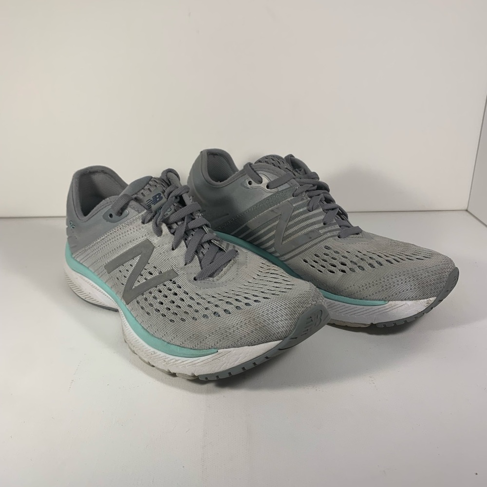 Women’s New Balance 860